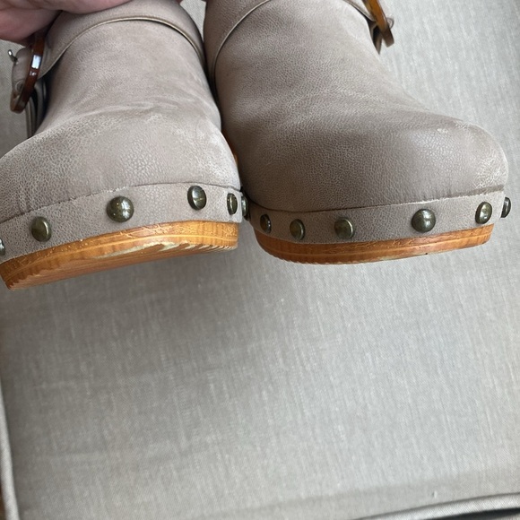 Mia Arturo Low Retro Wood Suede Studded Clogs Size 8 - Picture 9 of 12